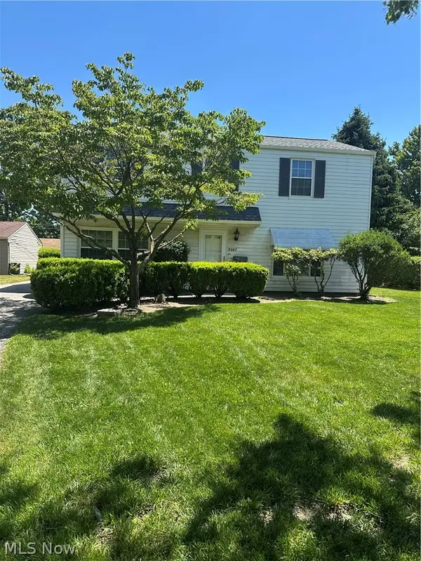 5287 Strawberry Lane, Willoughby, OH 44094