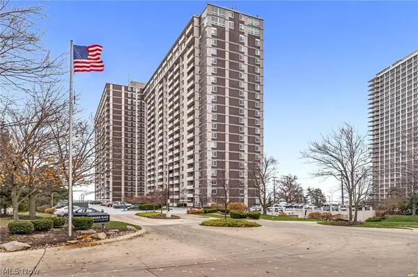 12900 Lake Avenue #216, Lakewood, OH 44107