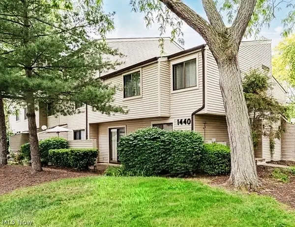 1440 Cedarwood Drive #H, Westlake, OH 44145