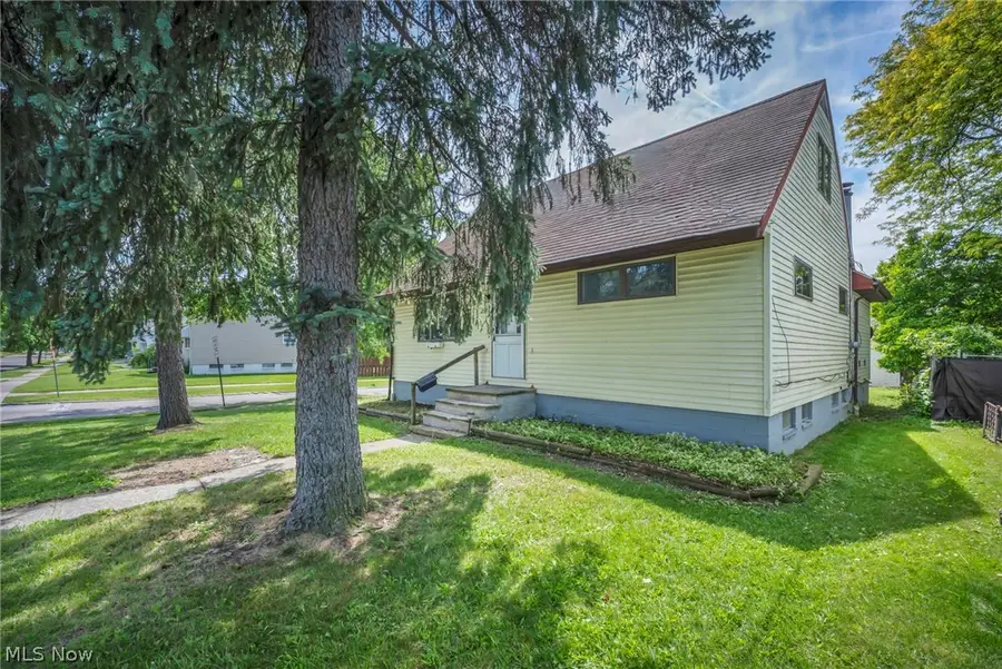 297 Paul Street, Bedford, OH 44146 - #3