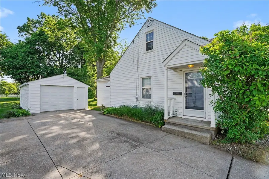 1711 Thornapple Avenue, Akron, OH 44301 - #2