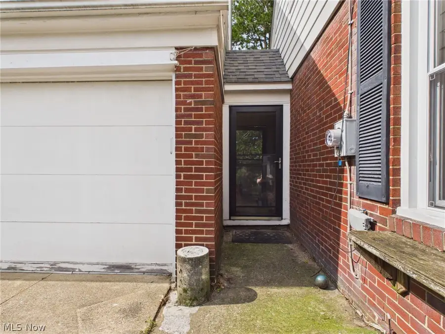 683 E Ford Avenue, Barberton, OH 44203 - #3