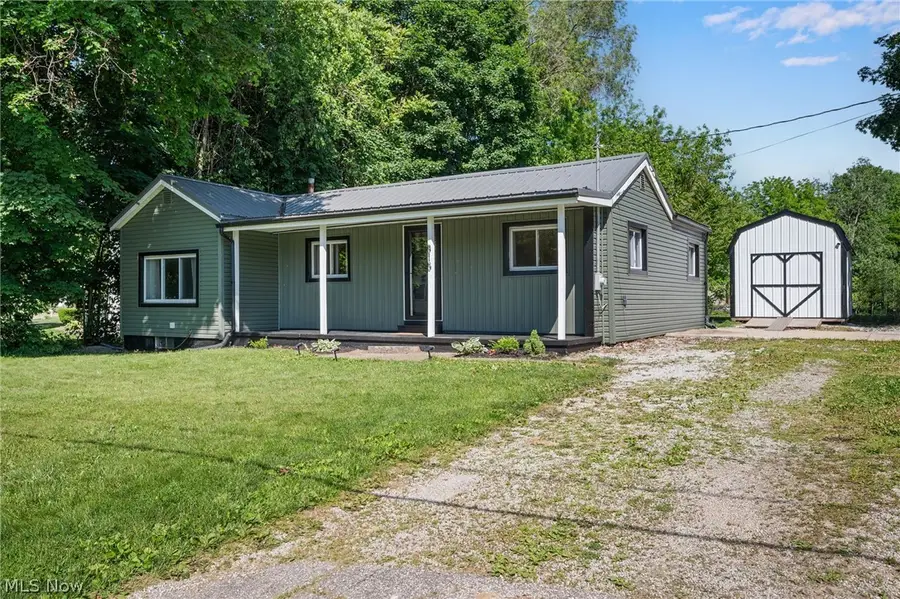 815 E Cassell Avenue, Barberton, OH 44203 - #3