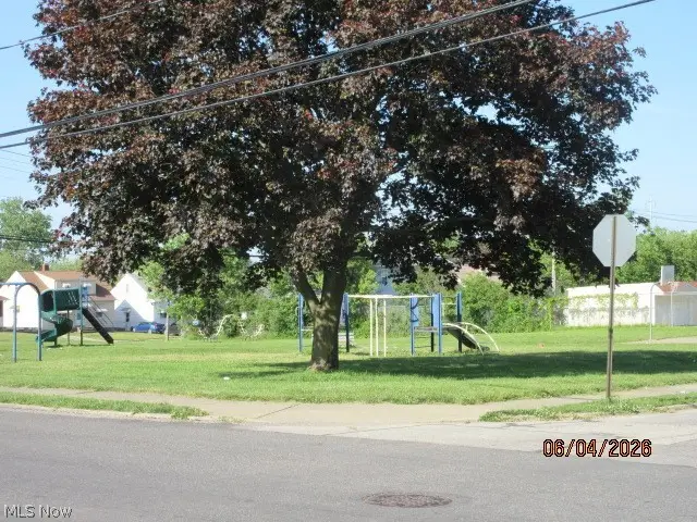 15626 Edgewood Avenue, Maple Heights, OH 44137 - #2