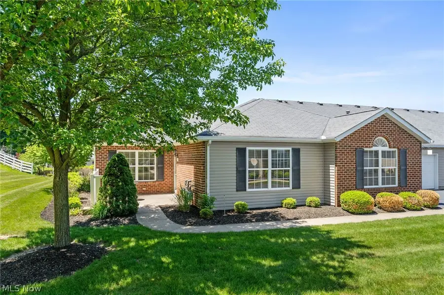 140 Woodbury Glen Street, Hartville, OH 44632 - #2