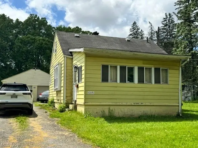 1315 Crumrine Street, Youngstown, OH 44505 - #1