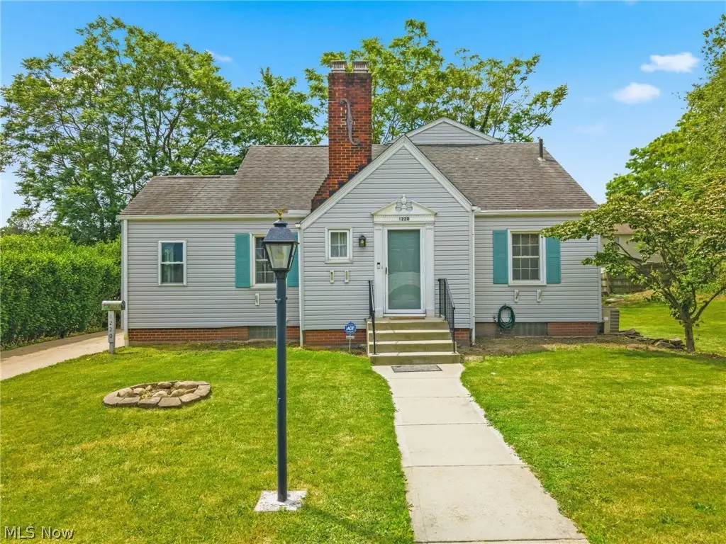 1220 28th Ne Street, Canton, OH 44714 - #1