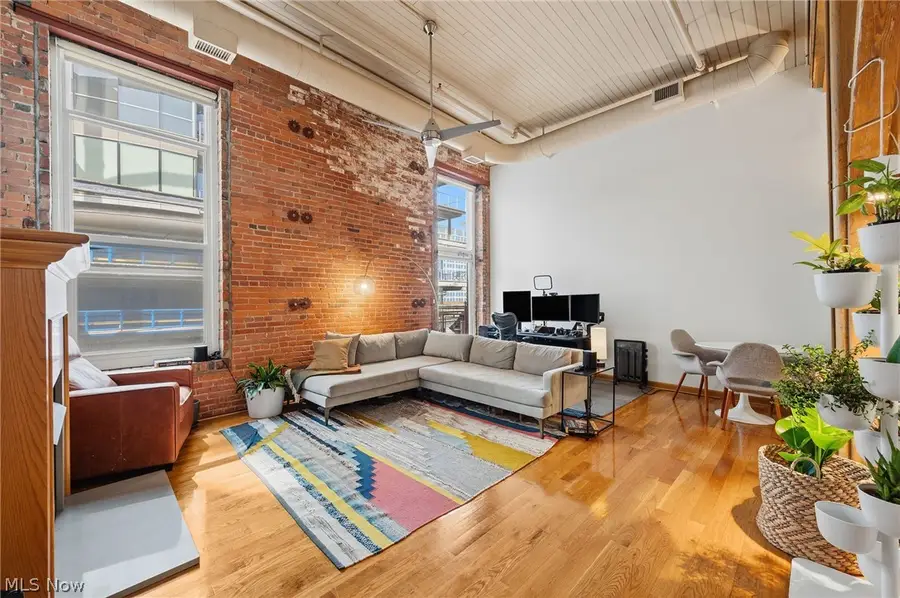 635 W Lakeside Avenue #402, Cleveland, OH 44113 - #3