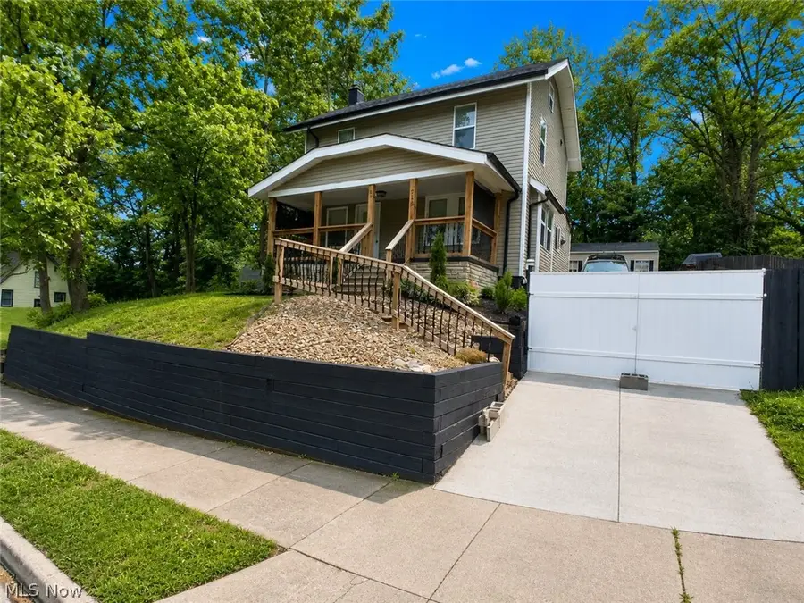 718 Easter Avenue, Akron, OH 44307 - #2