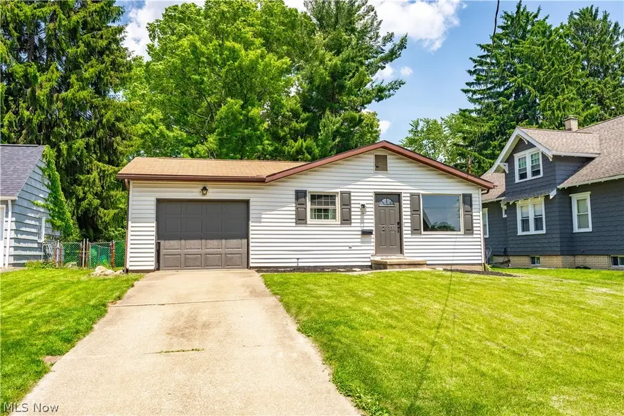 2111 34th Nw Street, Canton, OH 44709 - #2