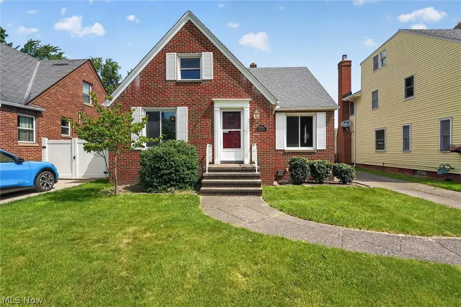 8020 Whitehaven Drive, Parma, OH 44129 - #2