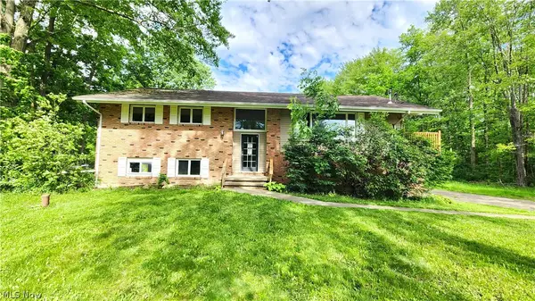 17866 Leggett Road, Montville, OH 44064