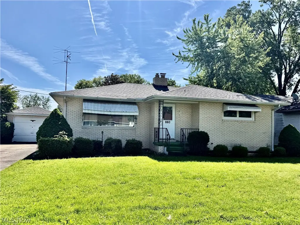 860 Adelaide Ne Avenue, Warren, OH 44483 - #1