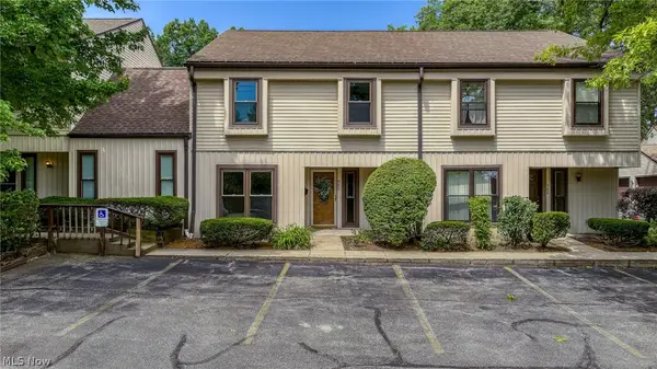 988 Som Center Road #E2, Mayfield Village, OH 44143