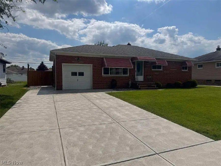 7287 Maplewood Road, Parma, OH 44130 - #2