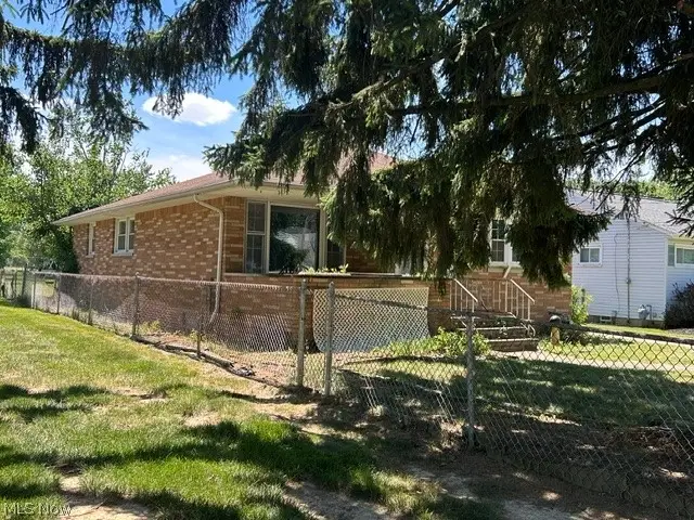 10761 Meadowbrook Drive, Parma Heights, OH 44130 - #2