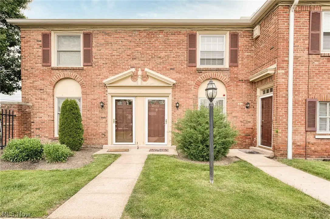 2398 Arlington Drive, Lyndhurst, OH 44124 - #1