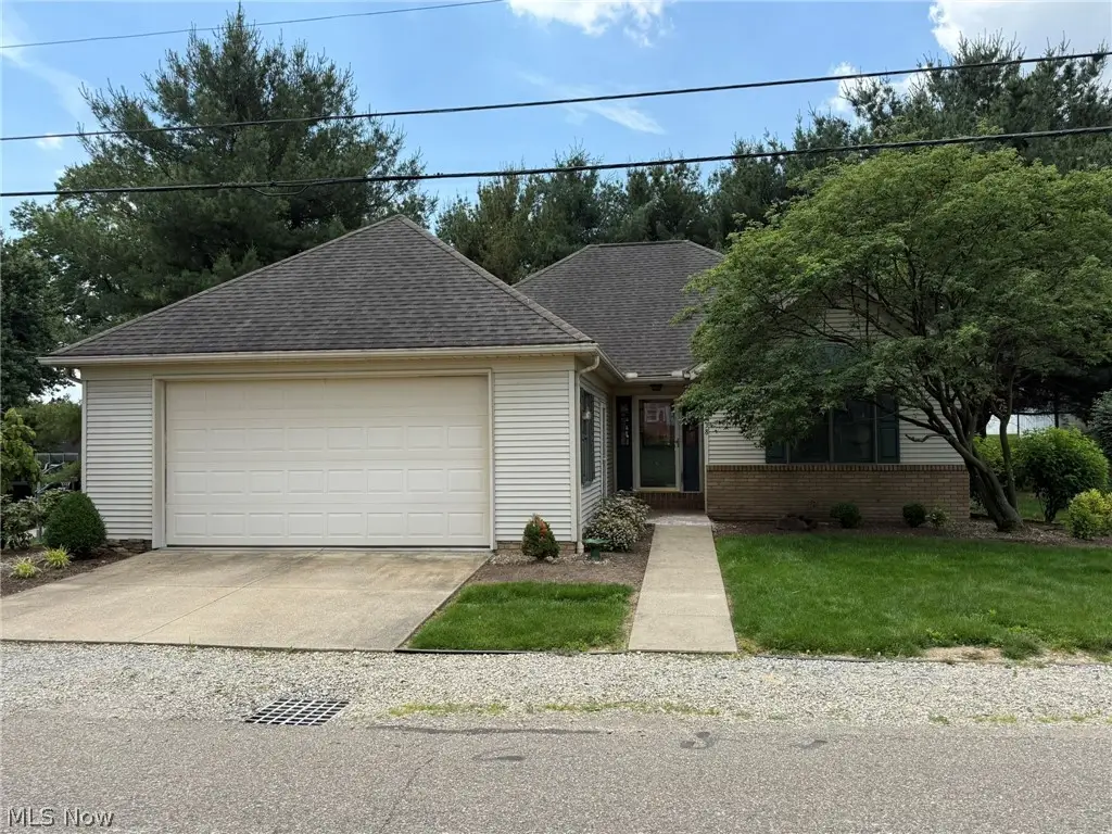 238 Edgemore Ne Street, Sugarcreek, OH 44681 - #1