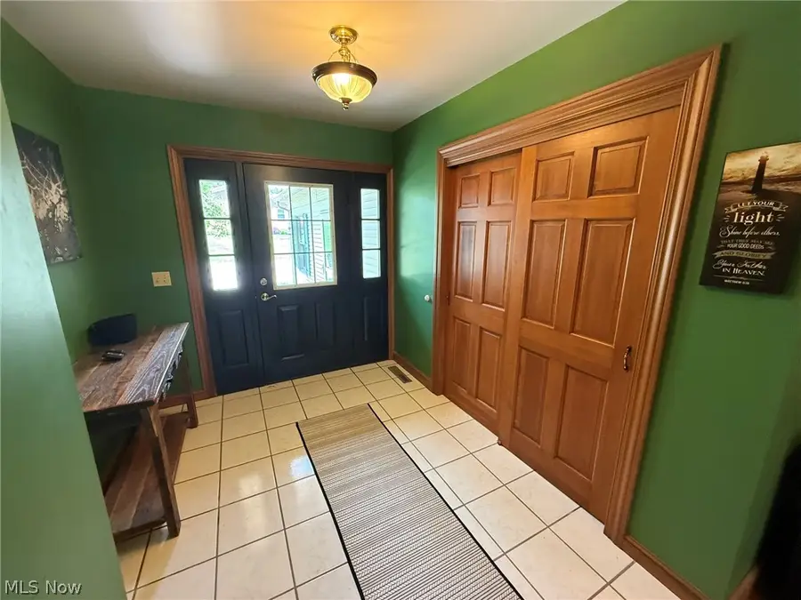 238 Edgemore Ne Street, Sugarcreek, OH 44681 - #3