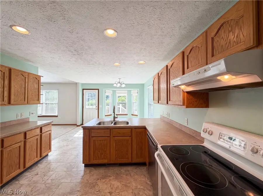 6016 W Breezeway Drive, North Ridgeville, OH 44039 - #2