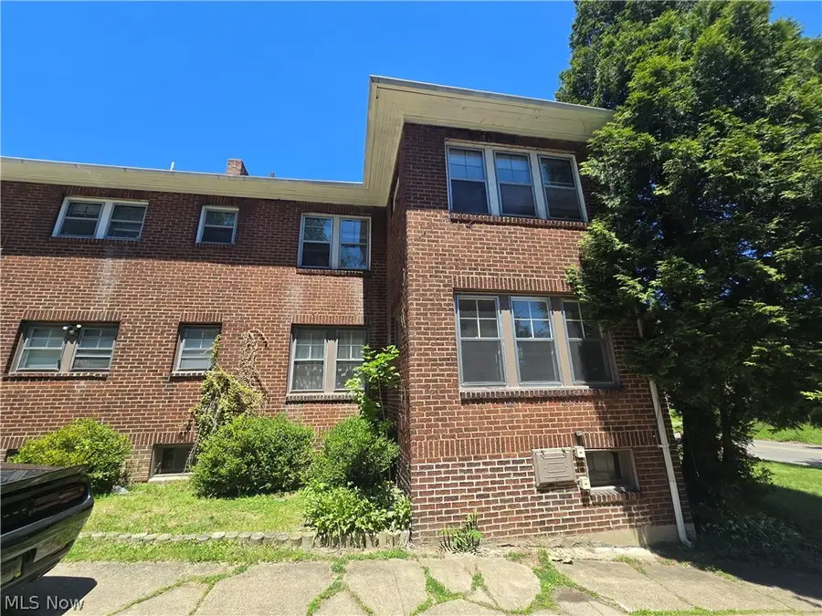 2424 Elm Street, Youngstown, OH 44505 - #2