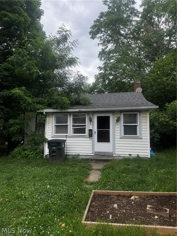 901 Munson Street, Akron, OH 44305