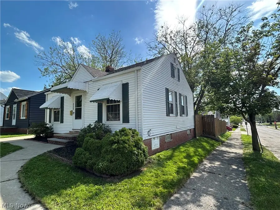 530 Darlington Drive, Bedford, OH 44146 - #3
