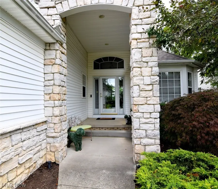 417 W Glengary Circle, Highland Heights, OH 44143 - #2