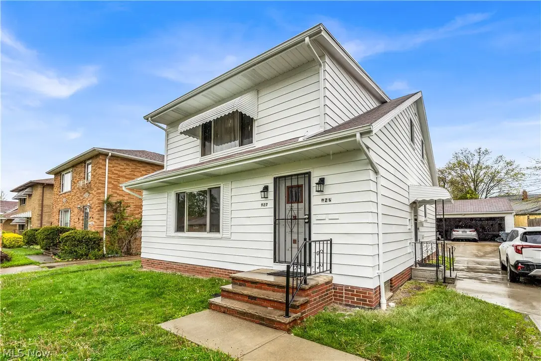 927 E 216th Street, Euclid, OH 44119 - #1