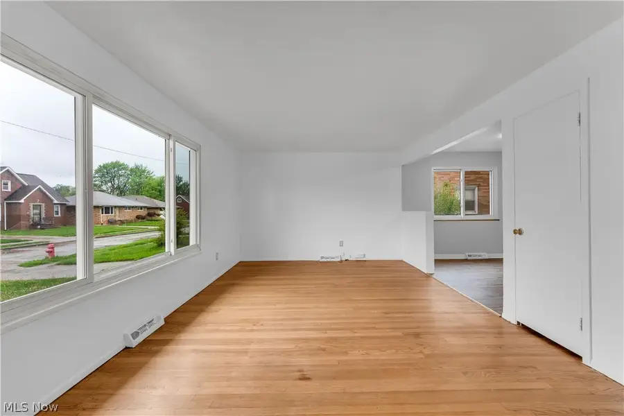 927 E 216th Street, Euclid, OH 44119 - #3