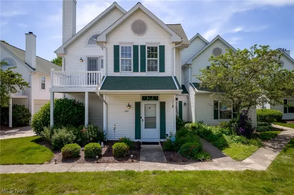 282 Vista Circle, North Olmsted, OH 44070