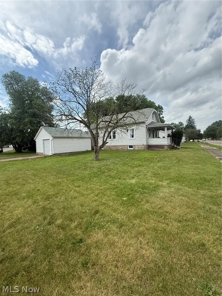 1130 3rd Nw Street, New Philadelphia, OH 44663 - #3