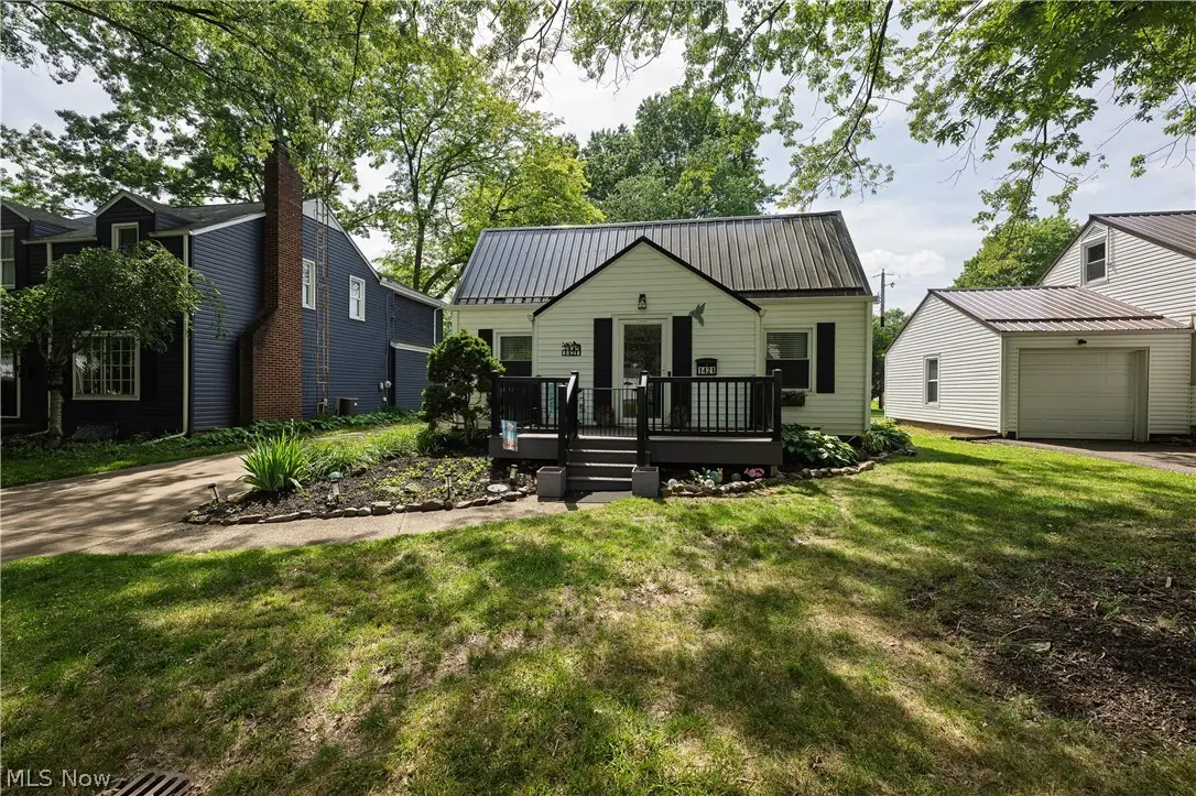 1421 Castlewood Sw Avenue, North Canton, OH 44720 - #1