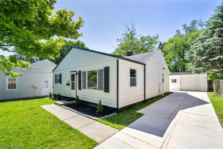 9313 Crestwood Drive, Cleveland, OH 44130 - #2