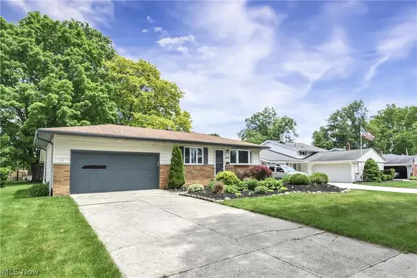 4267 Bentley Drive, North Olmsted, OH 44070