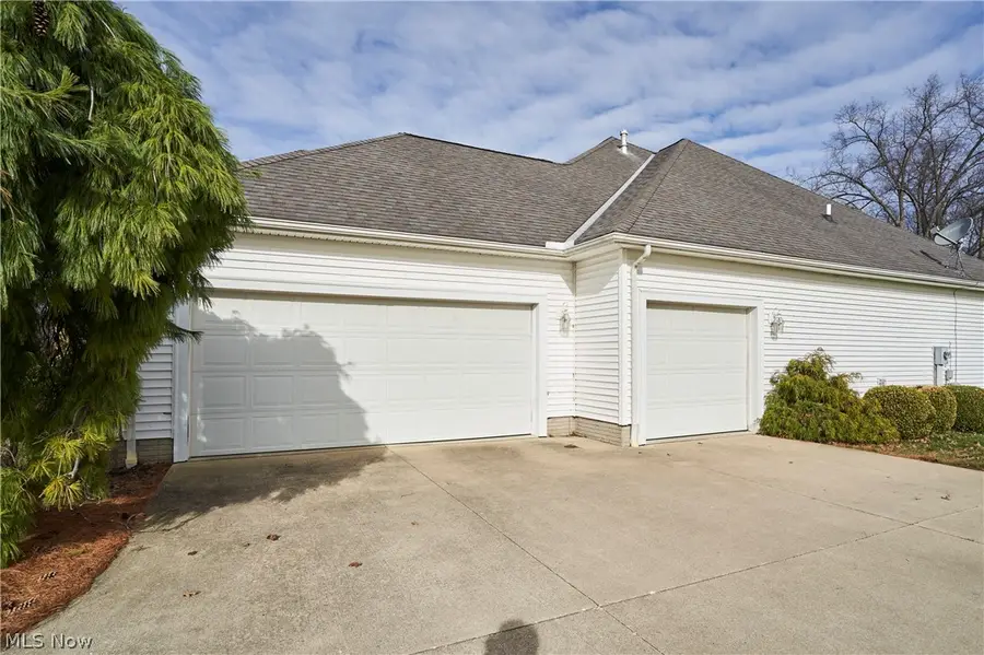6318 Oak Point Estates, Lorain, OH 44053 - #3