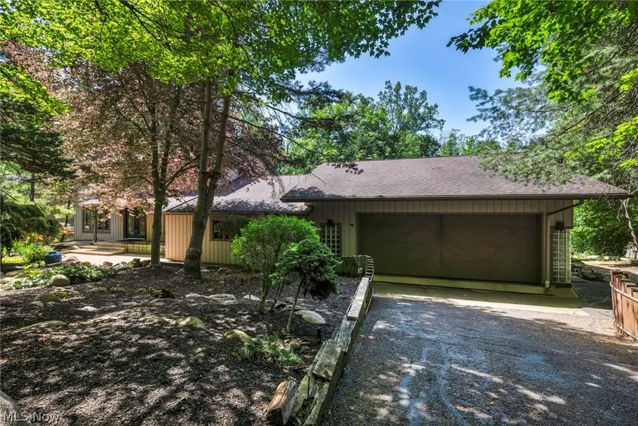 35550 Hanna Road, Willoughby Hills, OH 44094 - #2