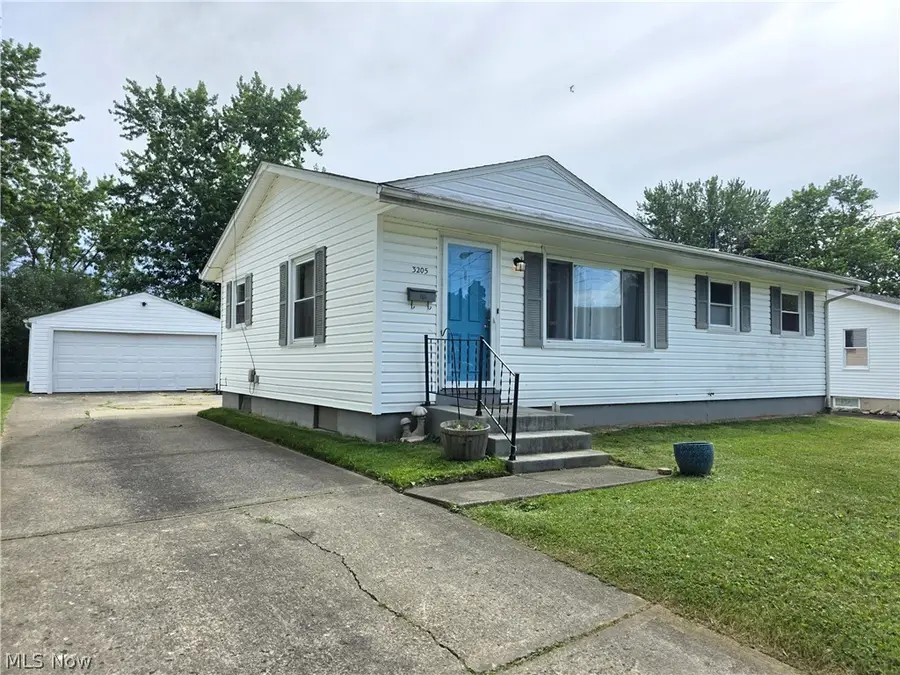 3205 Starlite Nw Drive, Warren, OH 44485 - #2