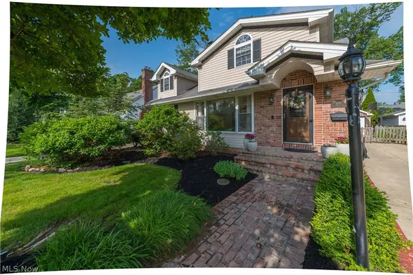 450 Lake Forest Drive, Bay Village, OH 44140