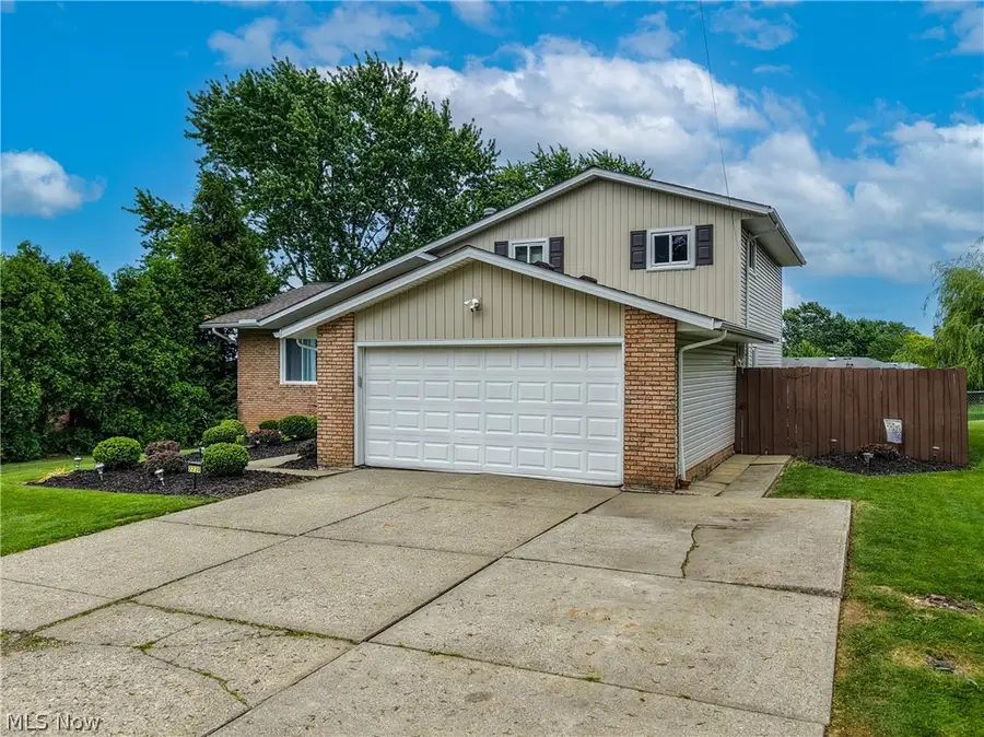 7739 Hoertz Road, Parma, OH 44134 - #3