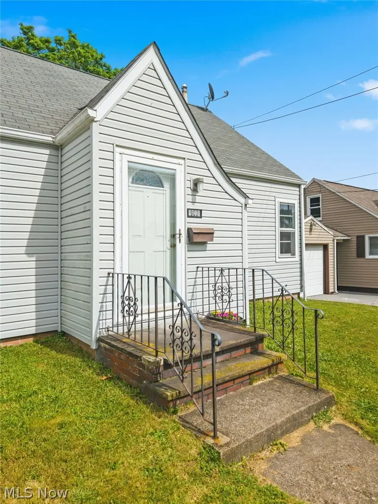 1612 Cherry Ne Avenue, Canton, OH 44714 - #3