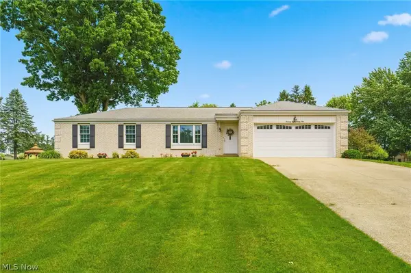 7891 Autumnwood Nw Street, North Canton, OH 44720