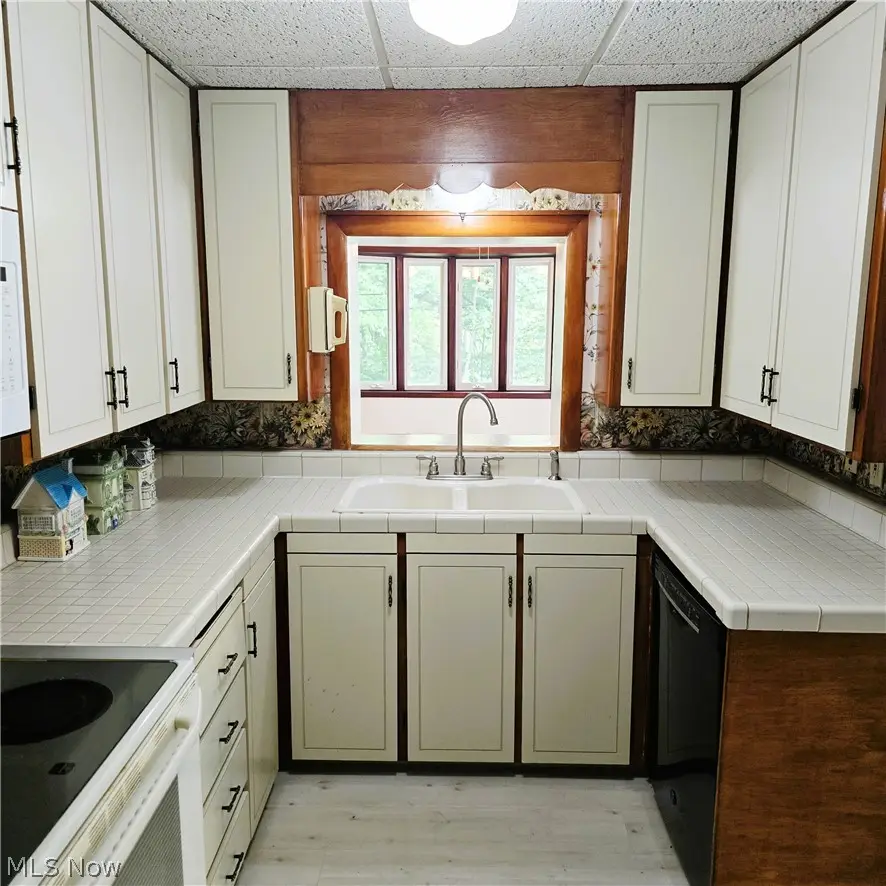 7667 S Eastland Road, Middleburg Heights, OH 44017 - #3