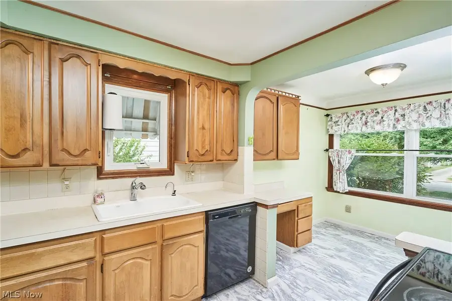 6876 Greenleaf Avenue, Parma Heights, OH 44130 - #3