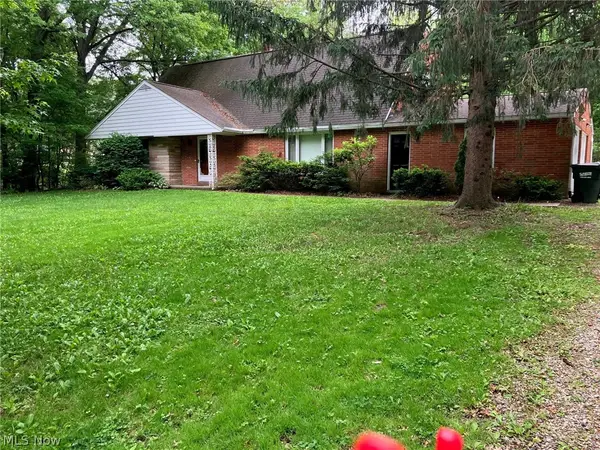 5840-42 Pawnee Nw Street, North Canton, OH 44720