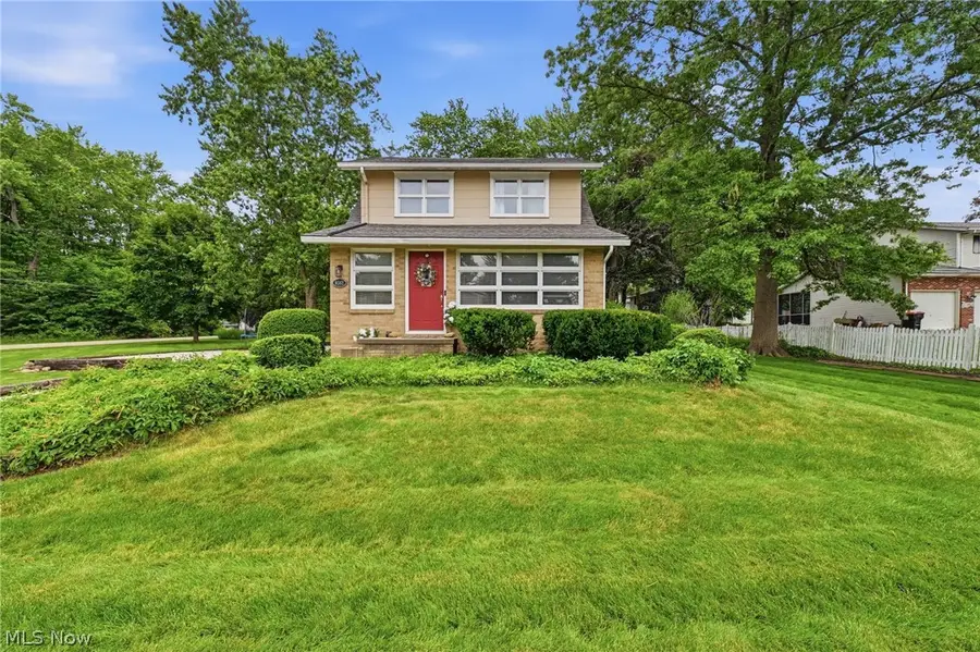 8562 Essex Nw Avenue, North Canton, OH 44720 - #2
