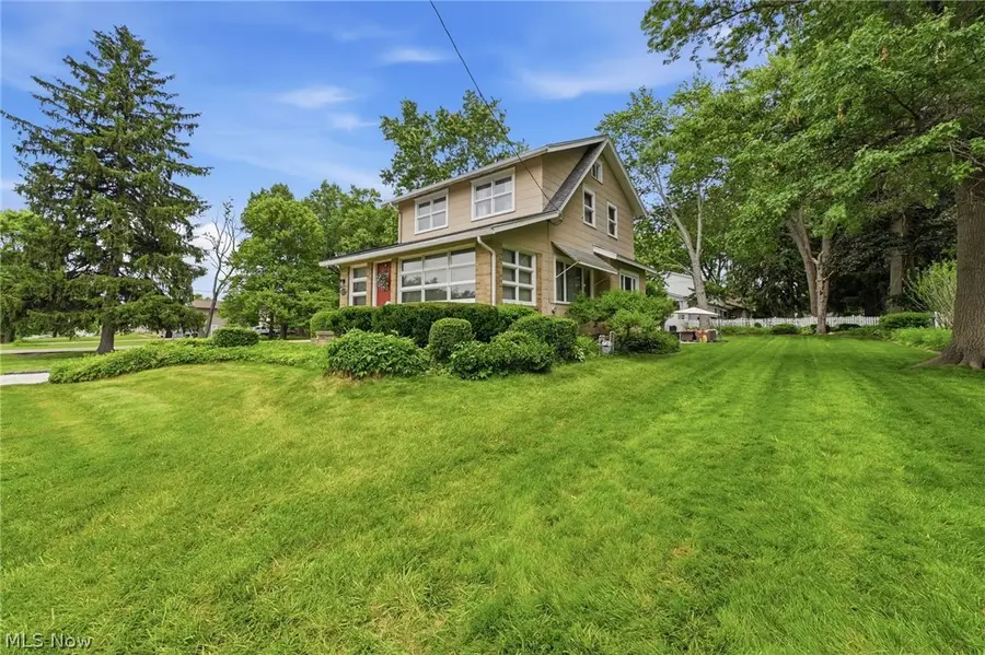 8562 Essex Nw Avenue, North Canton, OH 44720 - #3