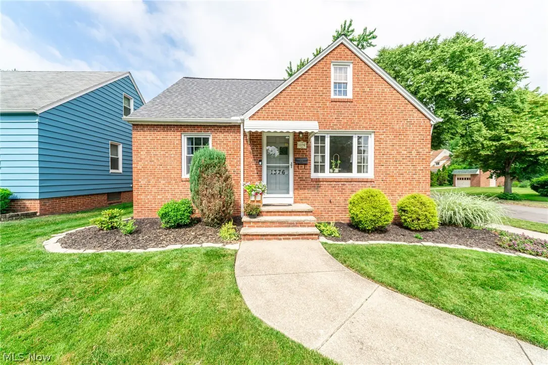 1376 Parkview Drive, Lyndhurst, OH 44124 - #1