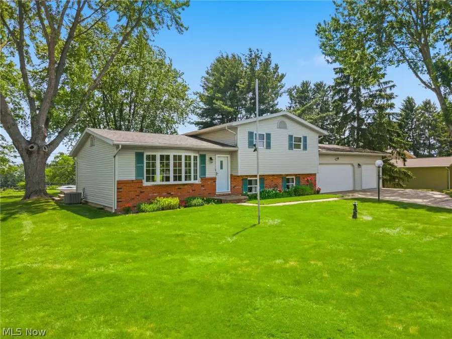 8540 Morrilton Nw Circle, North Canton, OH 44720 - #3