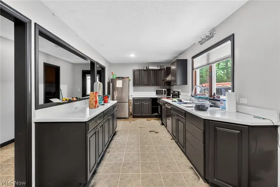 4745 W Lagoon Road, West Farmington, OH 44491 - #2